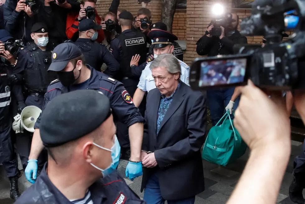 Moskva markazida fojiali YTH sodir etgan aktyor Yefremov sakkiz yilga qamaldi