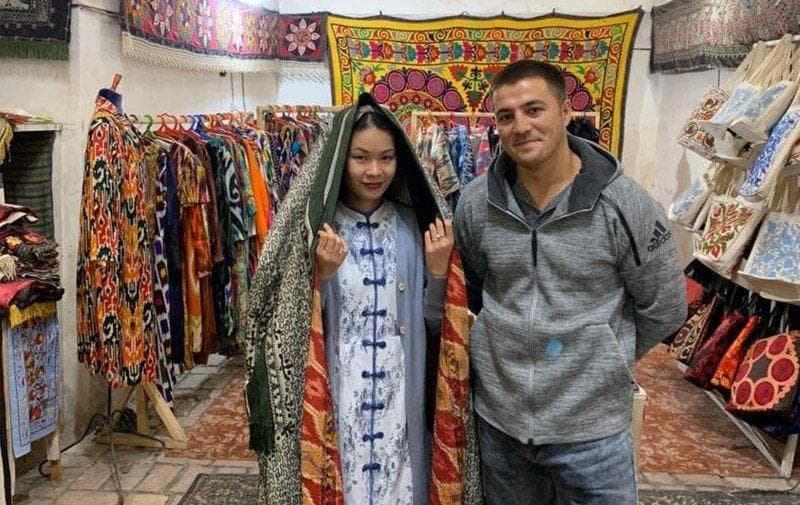 Гулистонда «хитойлик келин» Хитой тилидан дарс беради