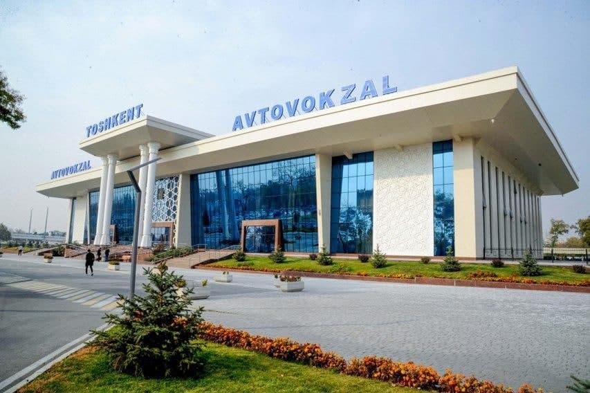 Toshkentdan viloyatlarga qatnaydigan avtobusda yo‘lkira narxi oshdi. Transport vazirligi bunga izoh berdi