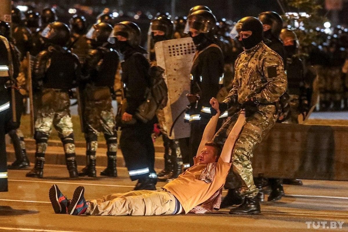 В Минске начались столкновения после завершения выборов президента