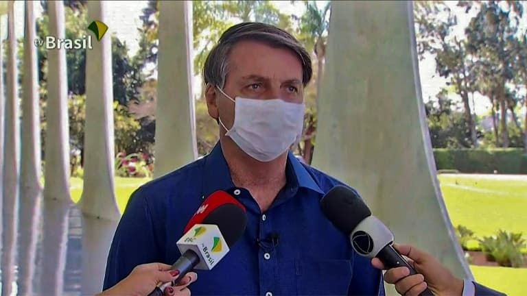 Braziliyalik jurnalistlar ular oldida niqobini yechgan prezidentni sudga berishdi 
