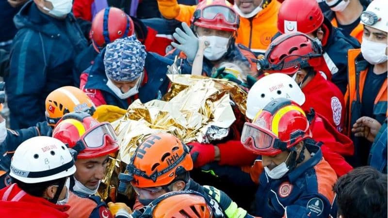 Turkiyada zilziladan uch kun o‘tib xarobalar ostidan ikki bola tirik chiqdi