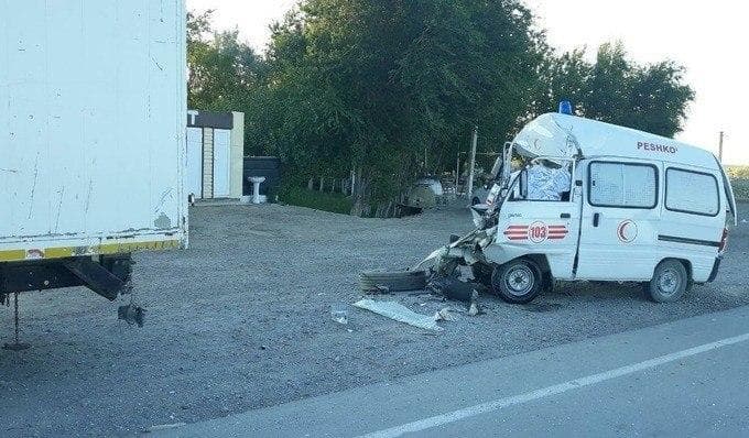 Бухоро вилоятида тез ёрдам машинаси иштирокидаги ЙТҲда икки киши ҳалок бўлди
