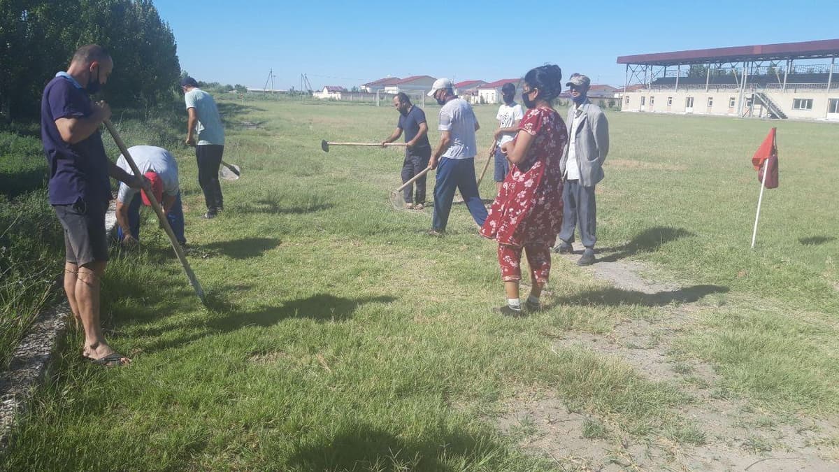 Peshko‘da majburiy mehnat: homilador ayollar ham hududni tozalashga chiqarilgan