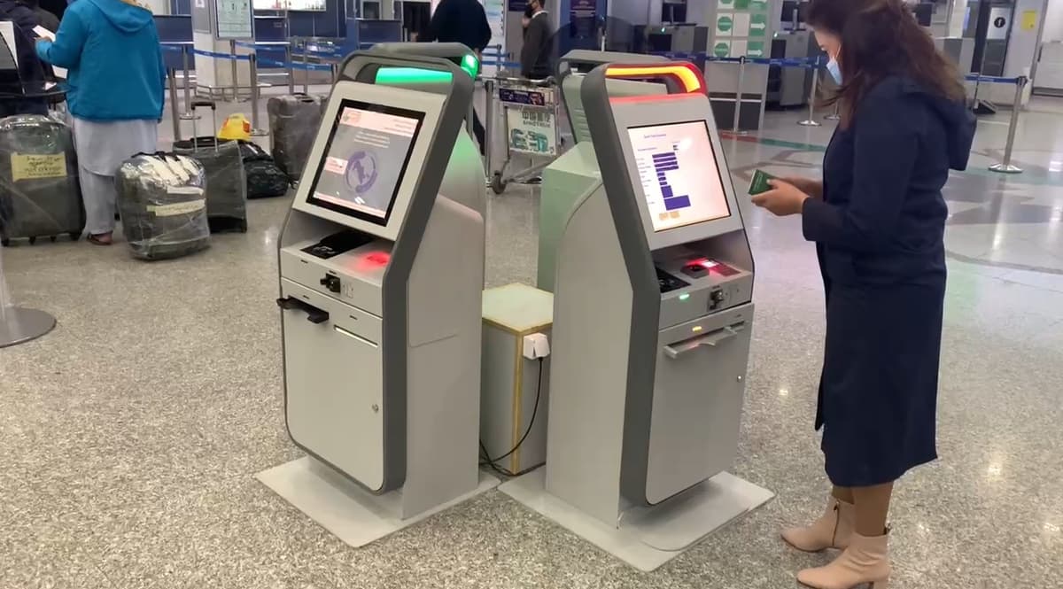В аэропорту Ташкента появились стойки самостоятельной регистрации