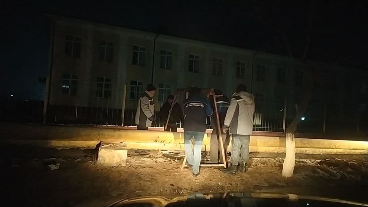 Sirdaryo viloyatida haydovchi mashina boshqaruvini yo‘qotib, gaz quvuriga borib urildi. Butun shahar vaqtincha gazsiz qolgan