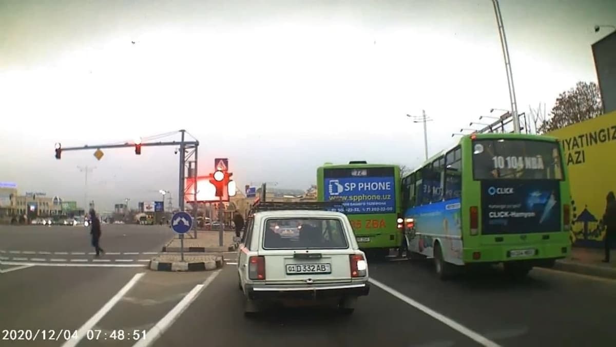 Toshkentda poyga uyushtirgan avtobus haydovchilari bir yilga transport vositasini boshqarish huquqidan mahrum qilindi