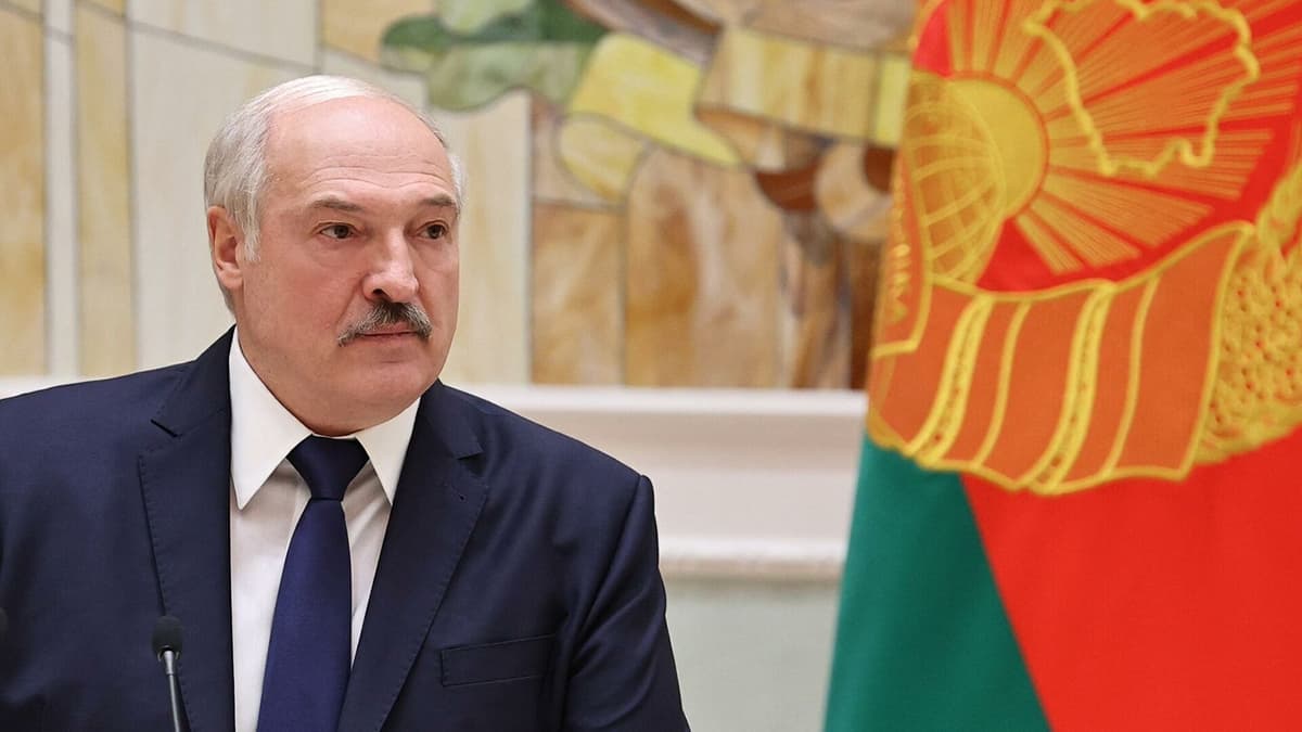 “Musulmonlarni tanqid qilish senga nima beradi?” - Lukashenko Makronga dindorlar his-tuyg‘ulariga aralashmaslikni maslahat berdi 