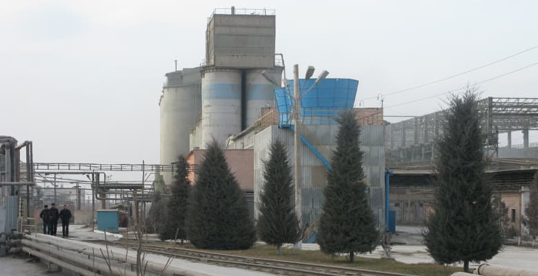 АМК сообщил о приостановке производства на двух цементных заводах из-за газа 
