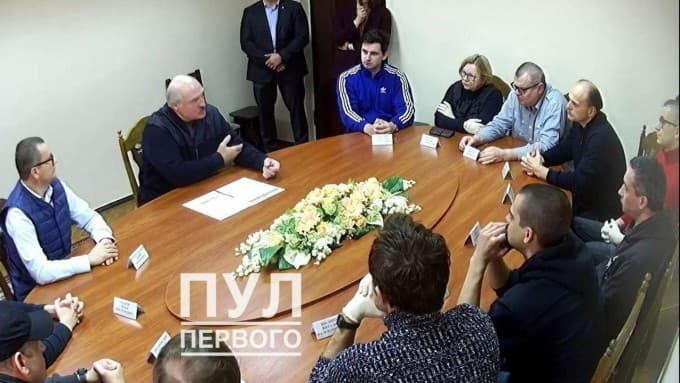 Lukashenko hibsdagi muxolifat vakillari bilan uchrashdi