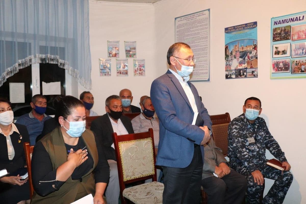 «1000ta jo‘ja spektakli» vazir ishtirokida muhokama qilindi. Ko‘zbo‘yamachilik ishtirokchilaridan biri bo‘lgan mahalla raisi ishdan ketdi