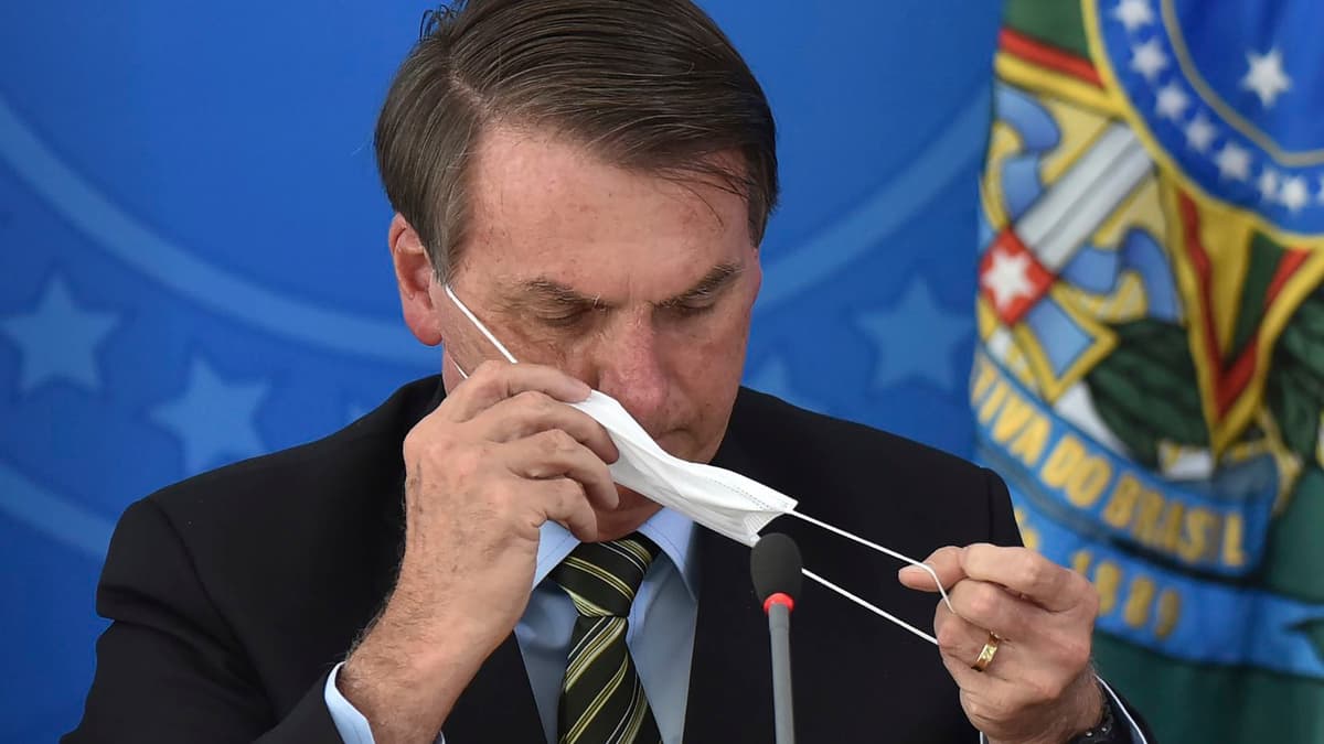 Президент Бразилии отказался вакцинироваться от коронавируса