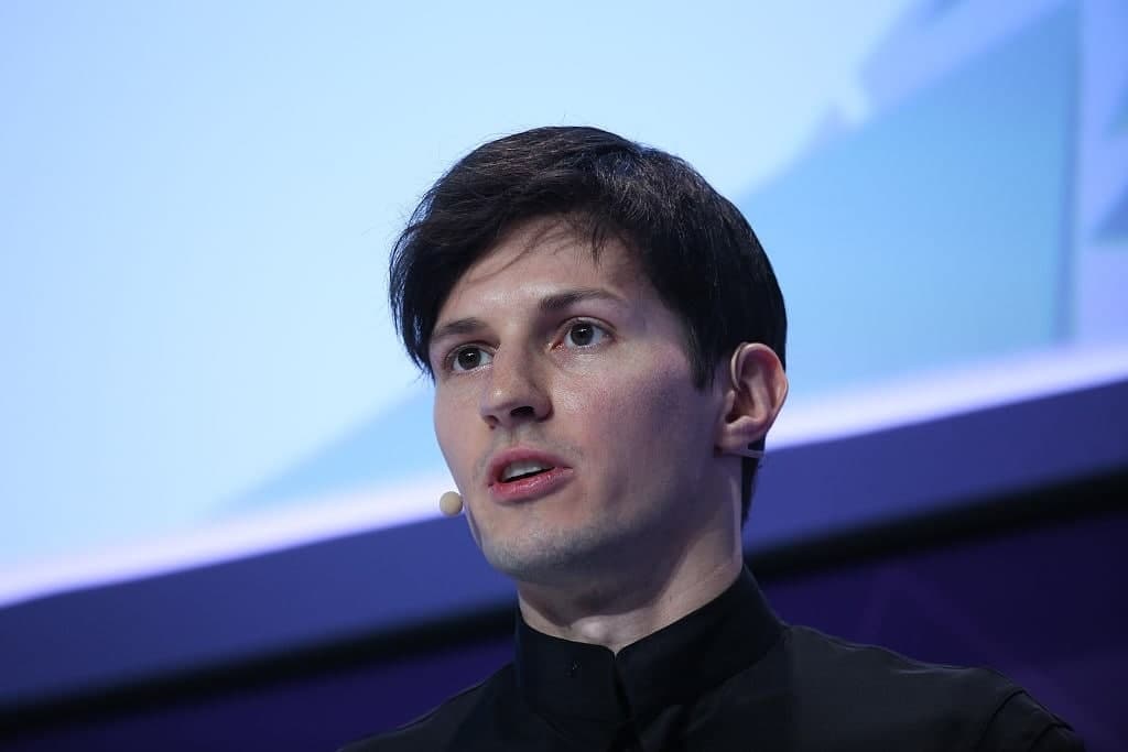 «Громоздкий аппарат с уродливыми камерами»: Дуров раскритиковал новый iPhone
