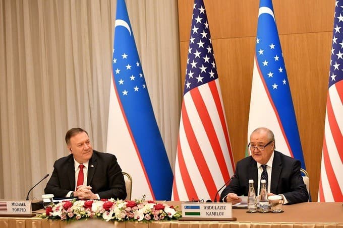 Abdulaziz Komilov va Maykl Pompeo telefon orqali muloqot qildi