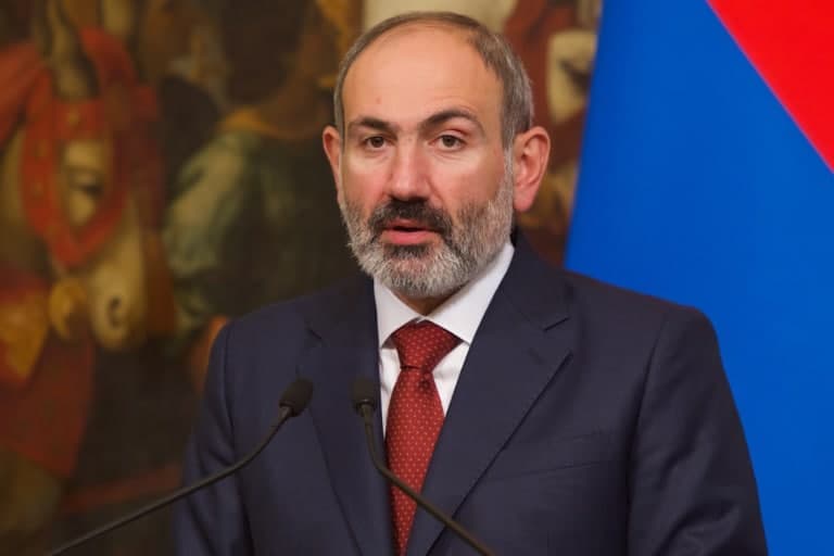 Пашинян выразил надежду, что Байден поможет прекратить войну в Карабахе