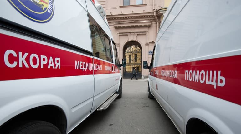 В Петербурге неизвестные избили и ограбили двух узбекистанцев