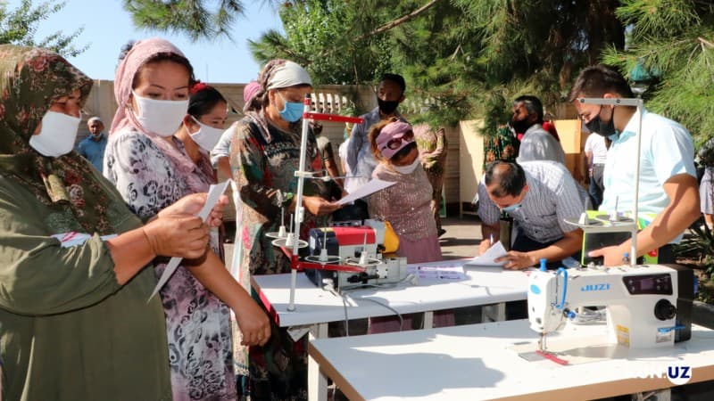 Andijon tumanida ehtiyojmand oilalarni “temir daftar”dan chiqarib daromadga yo‘naltirish yarmarkasi o‘tkazildi
