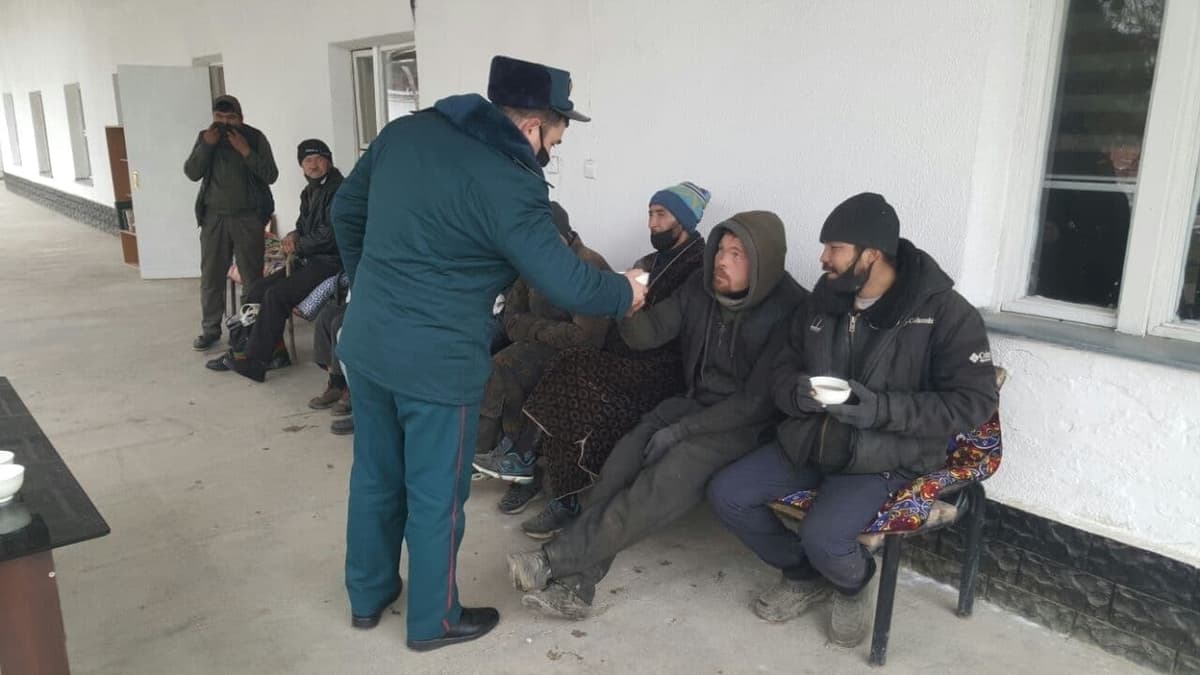 В ГУВД Ташкента призвали не проходить мимо замерзающих бездомных людей