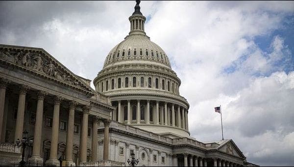 AQSh senati amerikaliklarga 1200 dollardan pul tarqatish va kichik biznesga 350 mlrd dollar ajratilishini ma'qulladi