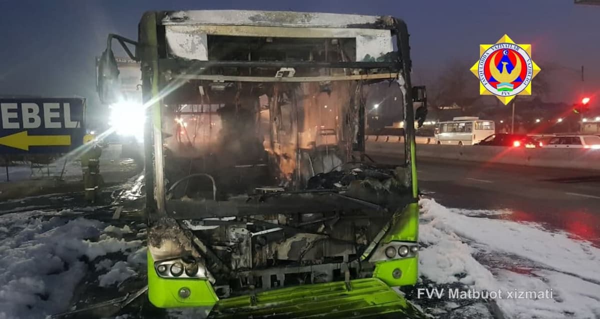 В Ташкенте сгорел пассажирский автобус Mercedes