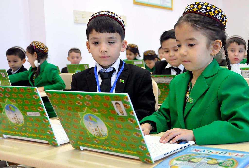 Turkmanistonda birinchi sinf o‘quvchilariga mamlakatda ishlab chiqarilgan kompyuterlar sovg‘a qilinadi