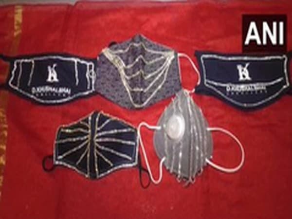 Hindistonda brilliantlar bilan bezatilgan himoya niqoblari sotuvga chiqdi
