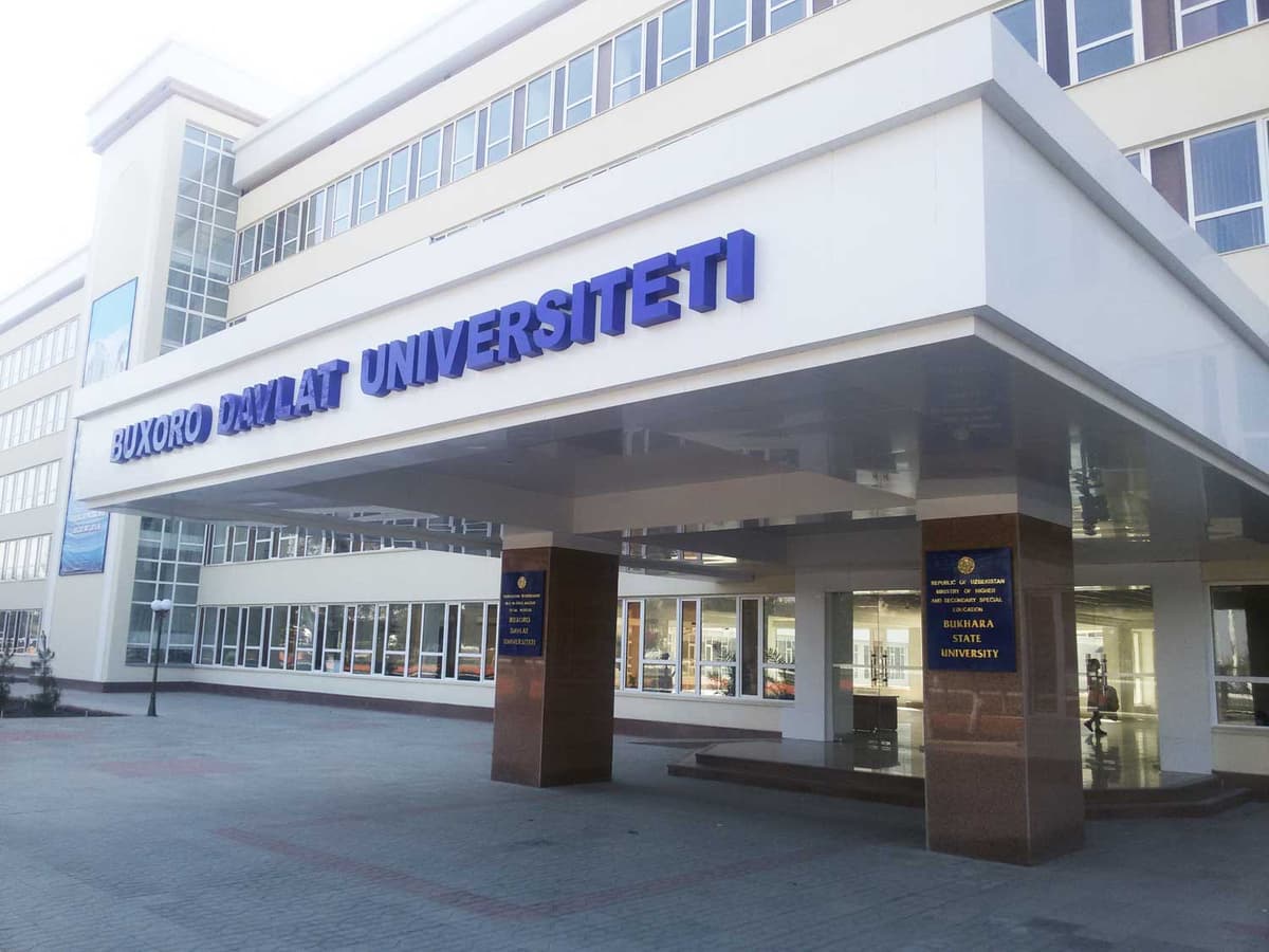 «Men senlarga qishloqimanmi?» – Buxoro davlat universiteti o‘qituvchisi 8 martga arzon sovg‘a bergan talabaga dag‘dag‘a qildi