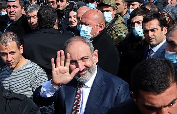 Премьер Армении Пашинян подаст в отставку