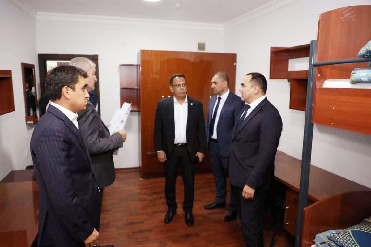 Глава Минвуза посетил студенческие общежития