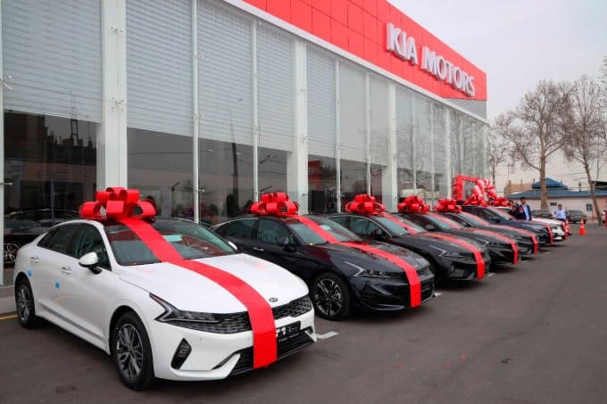 KIA avtomobillari birinchi egalariga topshirilmoqda