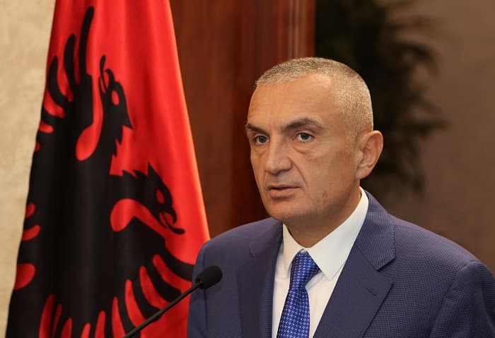Парламент Албании вынес вотум недоверия президенту