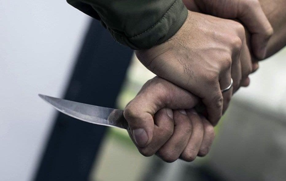 Zarafshonlik erkak ichkilik oqibatida 3 kishini pichoqladi. Ulardan biri vafot etdi