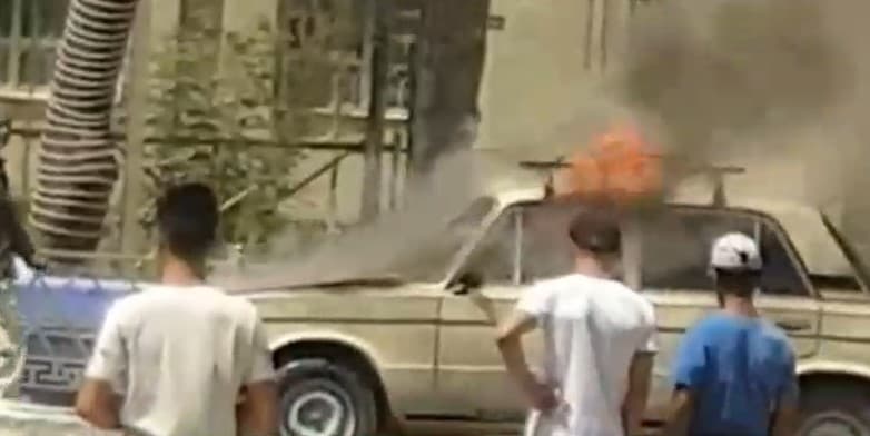 В Кашкадарье во время движения загорелся автомобиль - видео