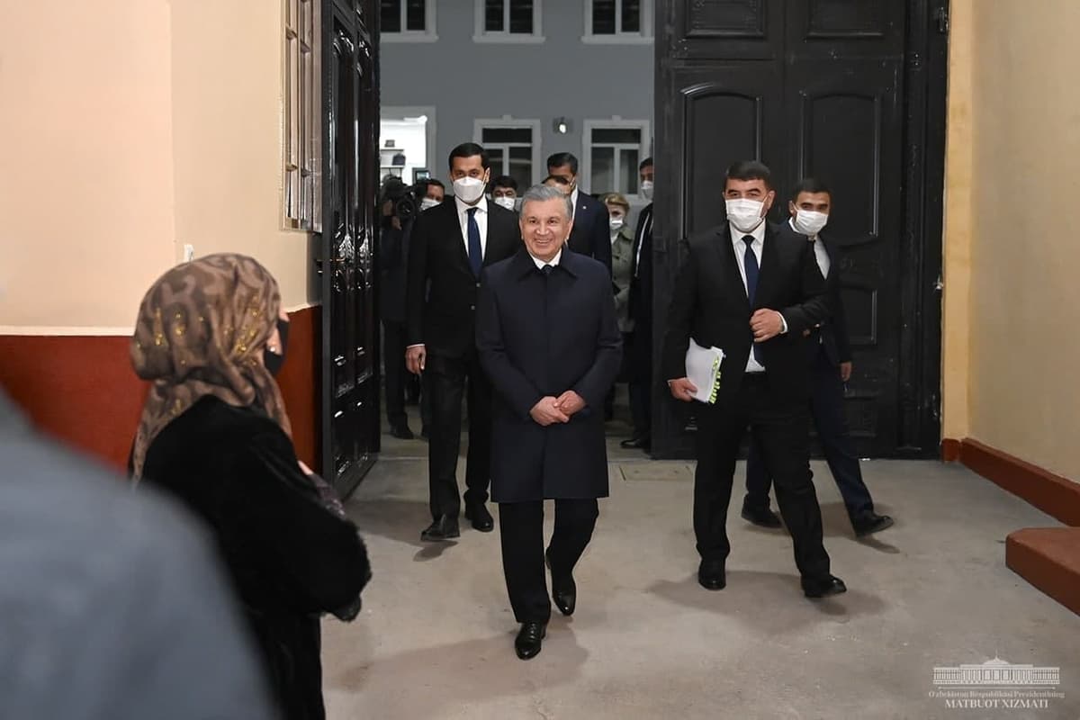 Foto: Prezident Namangan shahridagi xonadonlardan birida mehmon bo‘ldi