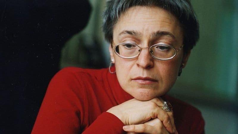 Liftda otilgan jasur jurnalist. Putinning tug‘ilgan kunida o‘ldirilgan Anna Politkovskaya tarixi
