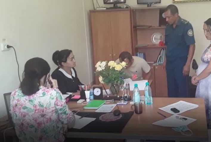 Toyloqda maktab direktori o‘rinbosarining kaltaklangani holati yuzasidan jinoyat ishi qo‘zg‘atildi