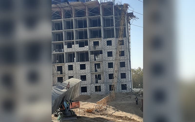 В Каттакургане на стройплощадке обрушился кран