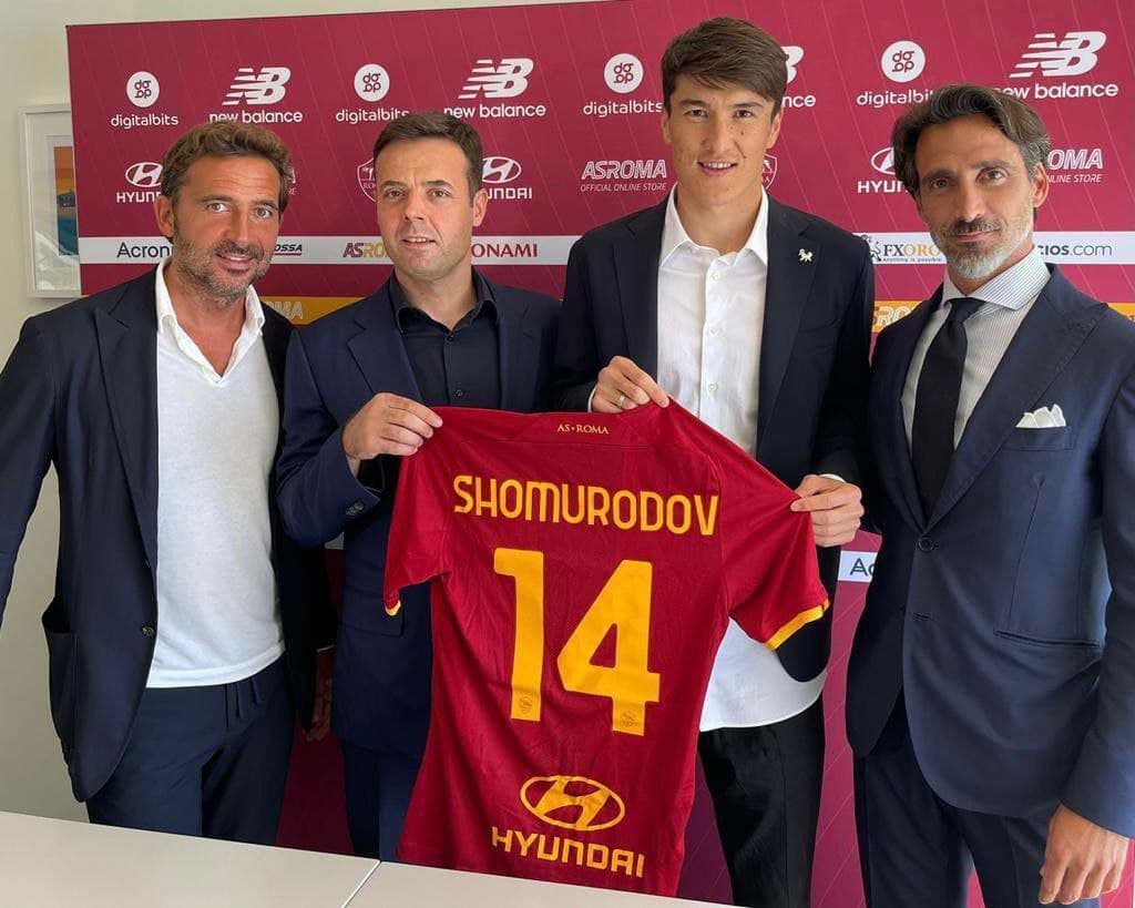 Roma officially signs Eldor Shomurodov from Genoa