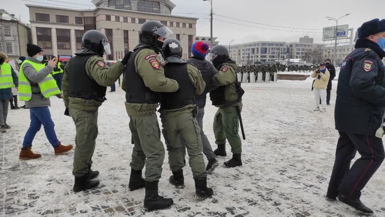 Студента из Узбекистана хотят выдворить из России после задержания на акции за Навального