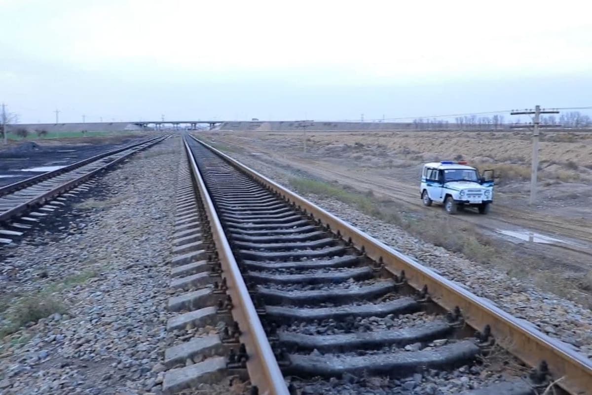 В Навои женщина бросилась под поезд с дочерьми за то, что не родила мужу сына