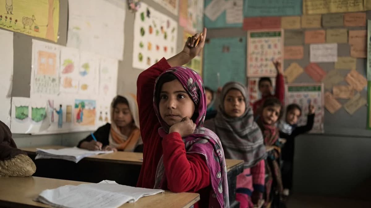 Toliblar o‘quvchi qizlar yaqin vaqt ichida maktablarga qaytishini ma'lum qildi
