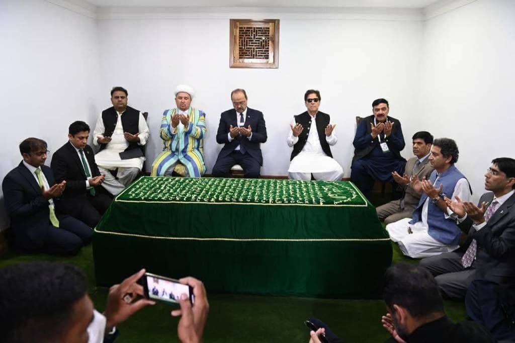 PM Abdulla Aripov and Imran Khan visit Imam Bukhari memorial complex