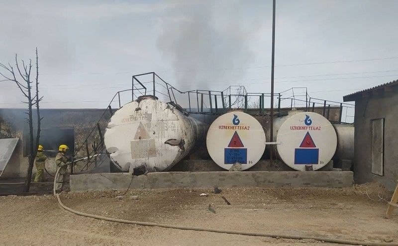 В Сурхандарьинской области загорелась автозаправочная станция, есть пострадавшие