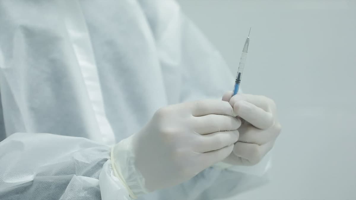 Эксперты рассказали, стоит ли переболевшим COVID-19 узбекистанцам прививаться от вируса