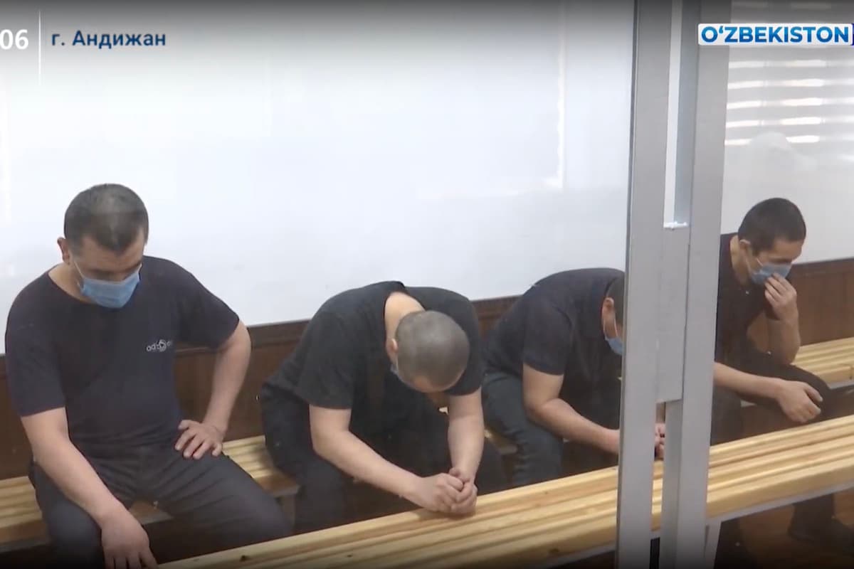 Андижон вилояти ҳокимлигининг икки ходими 10,5 йилга қамалди