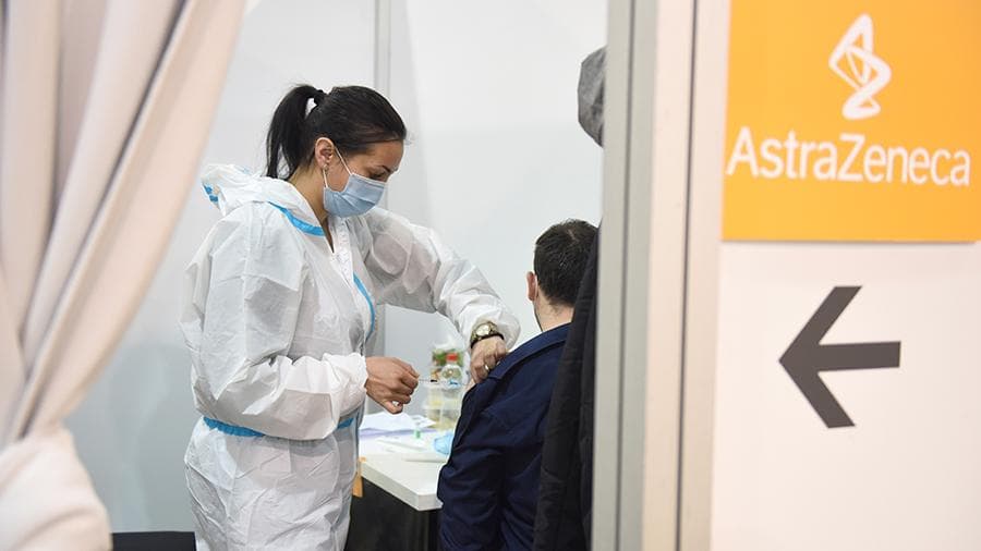 Olimlar AstraZeneca vaksinasi bilan emlashdan keyin tromboz hosil bo‘lishi sababini tushuntirishdi