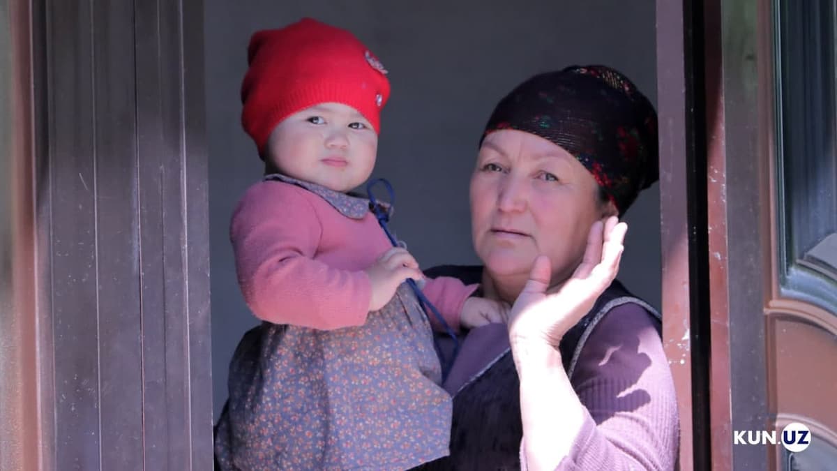 «Yangilikni eshitganimdan beri yig‘layapman» - 30 yil fuqarolik olishni kutgan izboskanlik ayol maqsadiga yetdi