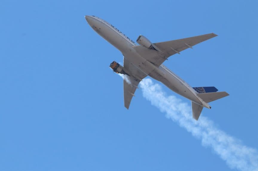 Boeing авиакомпанияларга 777 лайнерлари парвозини тўхтатиб туришни тавсия қилди