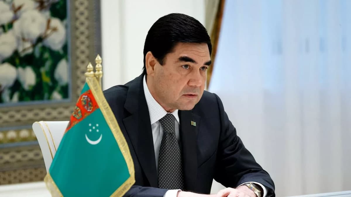 Президент Туркменистана продемонстрировал навыки стрельбы из пистолета