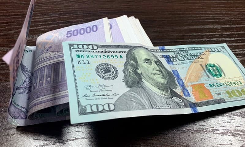 Suvenir pullarni haqiqiy deb sotgan shaxs qo‘lga olindi 